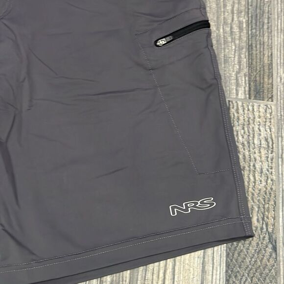 🔥🔥 NRS GUIDE Performance Graphite Gray Cargo Shorts Men Size 34 - PERFECT - Picture 3 of 8